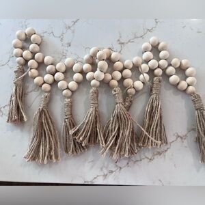 NEW.  bundle of 8 napkin rings